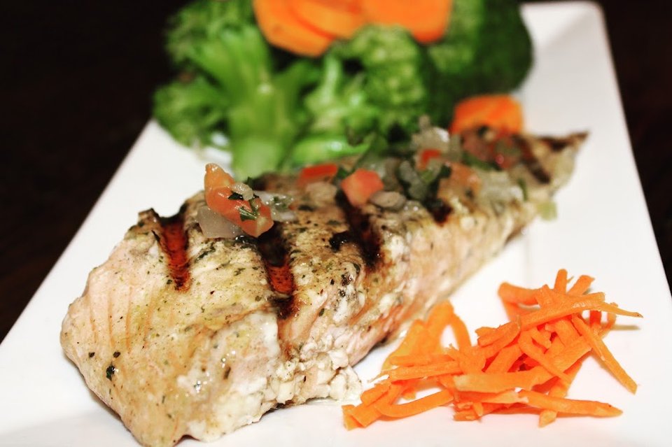 Grilled Salmon with Spicy Cream Sauce